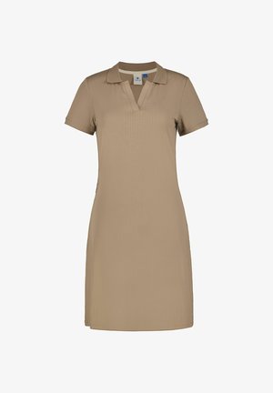 Beige polojurk met korte mouwen, geribbelde textuur en een V-hals. Heeft een rechte snit en een subtiele zijsplit voor comfort.