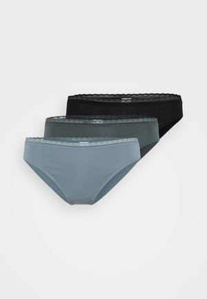 Set med tre damunderkläder med en vågig spetsmidja. Färger: svart, mörkgrå och ljusblå. Mjuk, elastisk tyg.