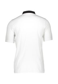 Witte polo met korte mouwen en een effen zwarte kraag. Gladde textuur, klassieke pasvorm en geen zichtbare patronen of accenten.
