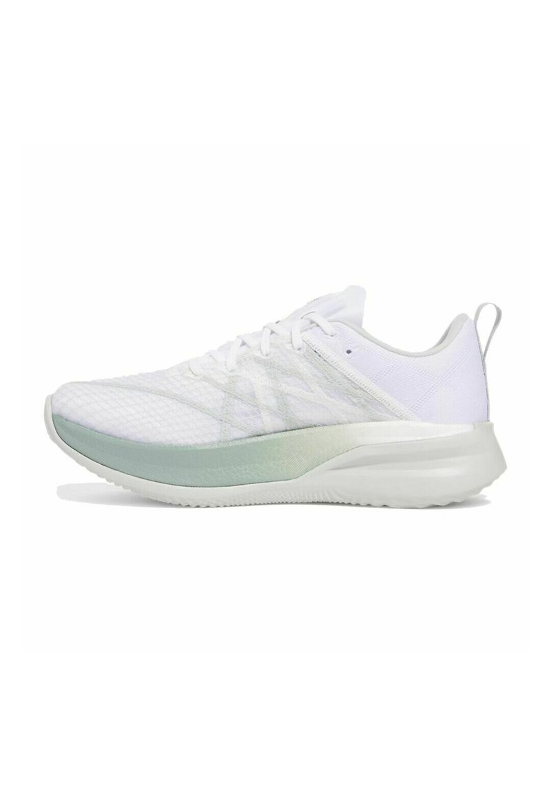 Zapatilla deportiva blanca con parte superior de malla texturizada, sutiles acentos verdes en la entresuela y una suela de goma flexible. Diseño ligero.