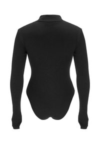 Juoda ilgomis rankovėmis bodžio palaidinė su aukšta apykakle, pagaminta iš raiboto audinio. Pasižymi prilipusiu dizainu ir be siūlių apačia, suteikiančia sklandų siluetą.