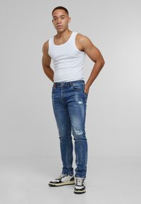 2Y Premium CARLOS DESTROYED SLIM FIT - Traperice suženog kroja - midblue