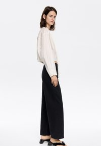 Bimba Y Lola TOBILLERO  - Ravne kavbojke - denim lavado
