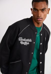 Champion Rochester FIELD OF PLAY - Užtrauktuku užsegamas treningas - black