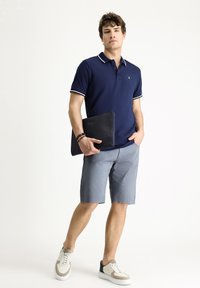 Kigili KONTRAST KRAGEN - Polo - medium navy blue