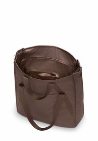 Bolso tote marrón con tejido resistente, asas dobles, amplio interior y un bolsillo con cremallera. Textura suave con un diseño minimalista.