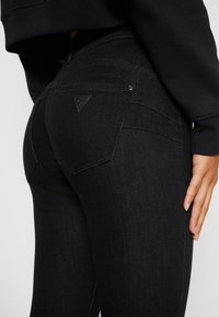 Guess Vaqueros pitillo - black denim
