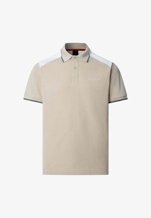 Beżowa koszulka polo z białymi panelami na ramionach, dwoma guzikami, ciemną lamówką na kołnierzyku i rękawach oraz logo "Hackett" na piersi.