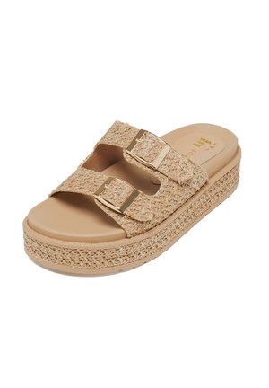 Sandal platform beige con tomaia in tessuto intrecciato, due fibbie regolabili e una suola intermedia in stile juta testurizzata. Soletta liscia per il comfort.