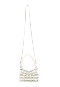 Borsa a mano bianca in perle con accenti argentati, caratterizzata da un design a perline e una tracolla a catena, che mostra una forma rettangolare ben strutturata.