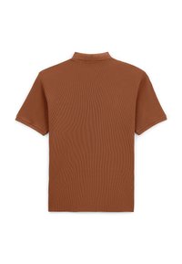Camiseta polo marrón de manga corta hecha de un tejido texturizado y transpirable con un sutil patrón acanalado y un diseño de cuello clásico.