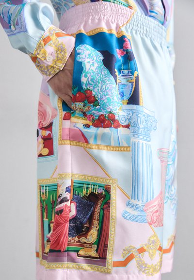 Versace GALLERY - Kratke hlače - blue/pastel pink/multicolor
