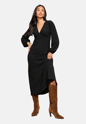 REGULAR FIT - TEXTURED V-NECK LONG SLEEVE MIDI - Rochie din jerseu - black