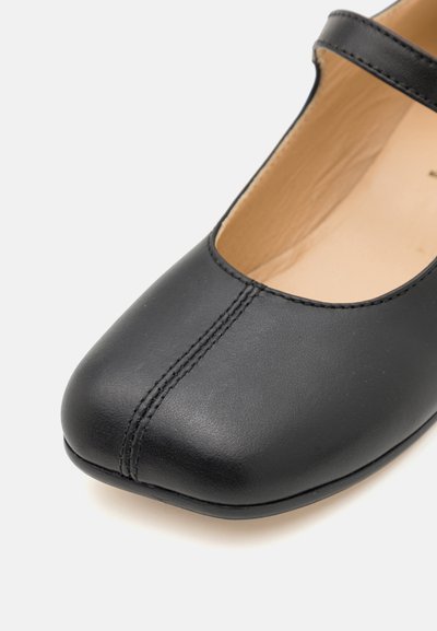 MM6 Maison Margiela Ballerina med reim - black