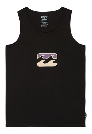 Czarny damski top na szerokich ramiączkach z małym, fioletowo-beżowym abstrakcyjnym logo fali, umieszczonym na środku klatki piersiowej.