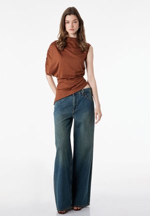 Koton, ASYMMETRIC SLEEVELESS SLIM BLOUSE. - Blouse - brown