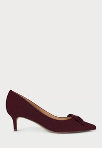 Burgundy suede pump with a pointed toe, small heel, and a knotted bow accent on the vamp; smooth texture and sleek design.