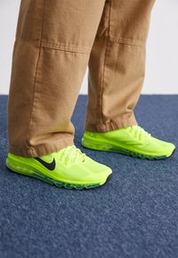 AIR MAX 2013 - Sneakers laag - volt/black/cyber