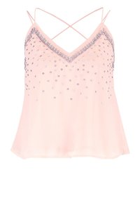 Rosa satinkamisol med tunna, korsade axelremmar, prydd med silverfärgade paljetter och pärldetaljer längs halsringningen och fållen.