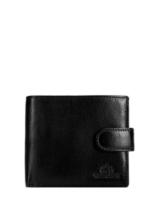 Czarny skórzany portfel dwuwarstwowy z zatrzaskiem i wytłoczonym logo w dolnym prawym rogu na białym tle.