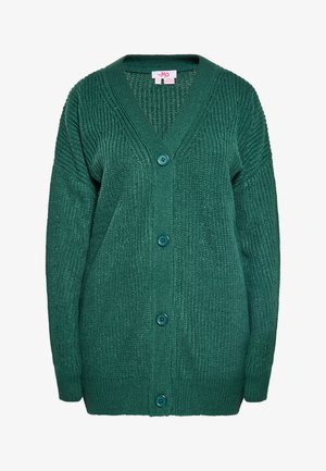 Zelený pletený cardigan s véčkovým výstrihom, ktorý má rebrový vzor, dlhé rukávy a štyri tyrkysové gombíky po celej prednej strane.