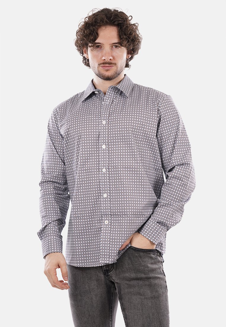 Camicia a maniche lunghe con bottoni in un motivo geometrico, bianco e blu navy, realizzata in tessuto leggero; presenta un colletto a punta e bottoni frontali.