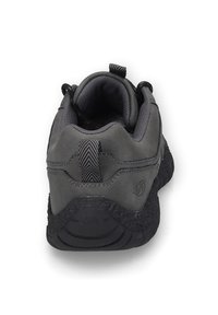 Grauer Sportschuh mit strukturiertem Ferse, gepolstertem Kragen und gummierter Sohle. Verfügt über einen Zuglasche für einfaches An- und Ausziehen.