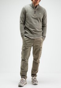 Butcher of Blue CLIFDEN HALF ZIP - Strickpullover - granite green