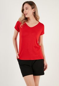 REGULAR FIT - Jednoduché tričko - red