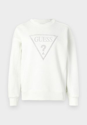 Bela majica z okroglim izrezom z značilnim srebrnim trikotnim tiskom z besedo "GUESS" in vprašajem v sredini. Mehka, teksturirana tkanina.