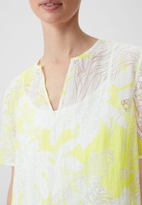 comma casual identity Blouse - helles zitrone