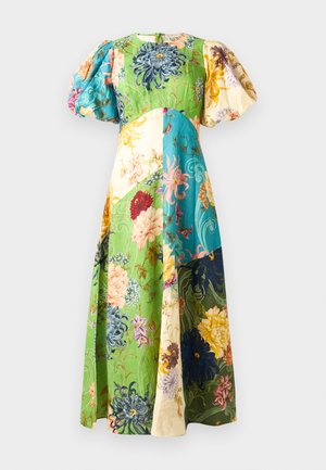 Vestido maxi floral con mangas abullonadas; presenta paneles en verde, azul, amarillo y crema. Tela texturizada con varios patrones florales.