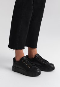 RYŁKO - Sneakersy niskie