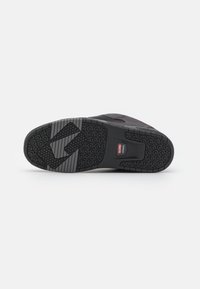 Globe SABRE - Zapatillas skate - black/gunmetal