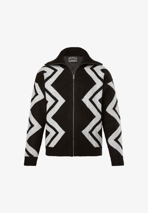 Schwarz-weißer Reißverschluss-Pullover mit Zickzackmuster, aus weichem Material, mit hohem Kragen und gerippten Bündchen.