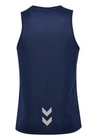 Marinblå ärmlös träningslinne med texturerad tyg och ett reflekterande kevronsmönster på den nedre delen av ryggen.