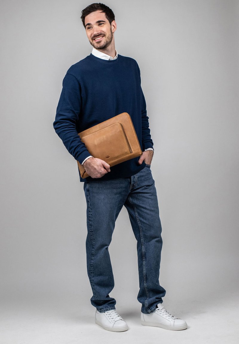 SID & VAIN Sac Bandoulière Ordinateur Boston - Cuir Véritable 17 Pouces, Sac Messager Business Marron Fait Main