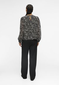 Object OBJMILA LS NOOS - Blusa - black