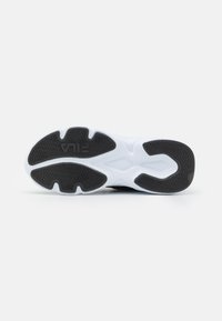 Semelle de sneaker noire et blanche avec une surface en caoutchouc texturé noir et une semelle intermédiaire blanche. Présente un motif en zigzag pour l'adhérence et la stabilité.