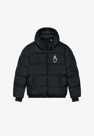 Piumino nero con collo alto, chiusura frontale con cerniera e due tasche laterali. Presenta una grafica di una mano con un cuore rosso sul petto.