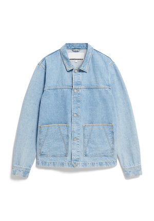 Helles blaues Denim-Jackett mit klassischem Kragen, Knopfverschluss, zwei vorderen aufgesetzten Taschen und Kontraststichen.