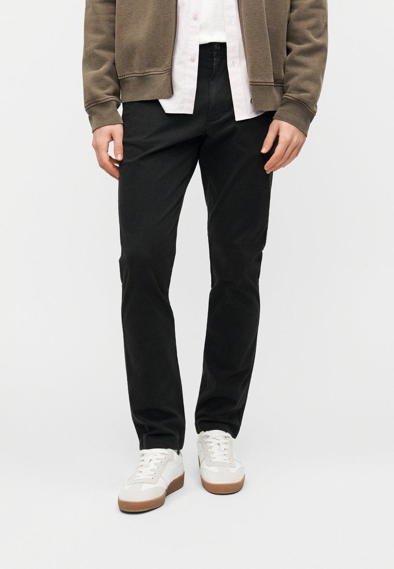 Tommy Jeans SCANTON SLIM TWILL CHINOS - Chino kalhoty - black