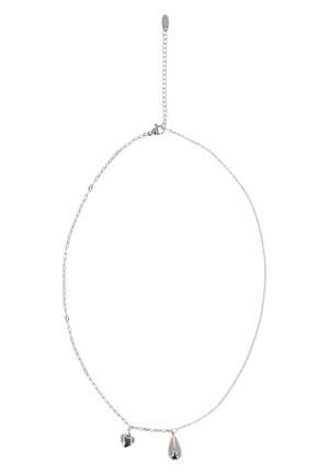 Ezüst lánc nyaklánc kis szíves medállal és csepp alakú medállal, állítható kapoccsal és hosszabbító lánccal.