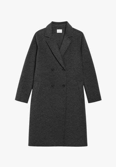 Manteau en laine gris à double boutonnage avec un col cranté, des manches longues, deux poches avant et une texture unie. Sans motifs ni accents visibles.