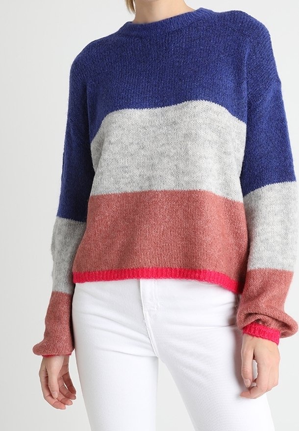 Strickpullover mit horizontalen Streifen in Blau, Grau, Koralle und Pink. Lässiger Schnitt mit langen Ärmeln sowie gerippten Bündchen und Saum.