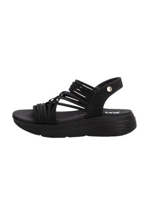 Sandalo nero imbottito con suola spessa, più sottili cinturini sul piede e cinturino regolabile alla caviglia con piccolo bottone metallico.