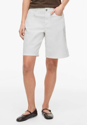 VILA BERMUDASHORTS VINUS MID-WAIST - Denimové šortky - white denim