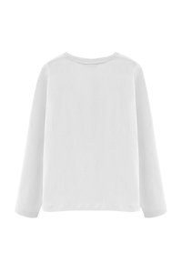 Biała bawełniana koszula z długim rękawem, okrągłym dekoltem i gładką teksturą, z gładkim tyłem bez widocznych detali lub akcentów.