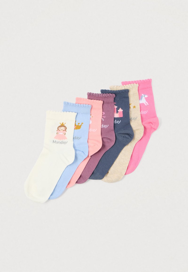 Επτά ζεύγη παιδικών κάλτσων σε παστέλ χρώματα, με σχέδια όπως πριγκίπισσα, κορώνα, σκύλος και κάστρο. Ριχτές κορυφές και ποικιλία σχεδίων.