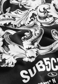 Next CONTROLLER GRAPHIC - Sweatshirt - black subscribe back print
